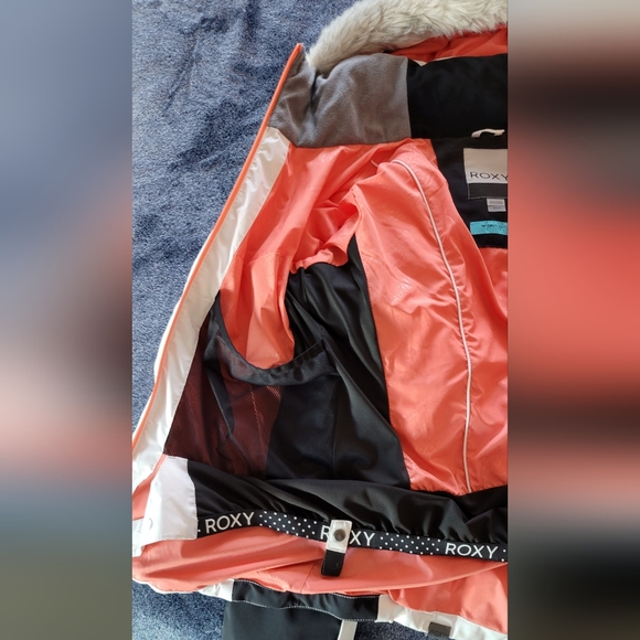 ROXY Insulated Jacket - Picture 8 of 9